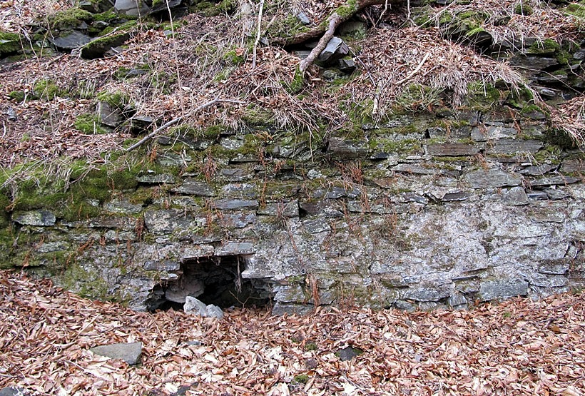 zdivo parkánové hradby - Ježův hrad